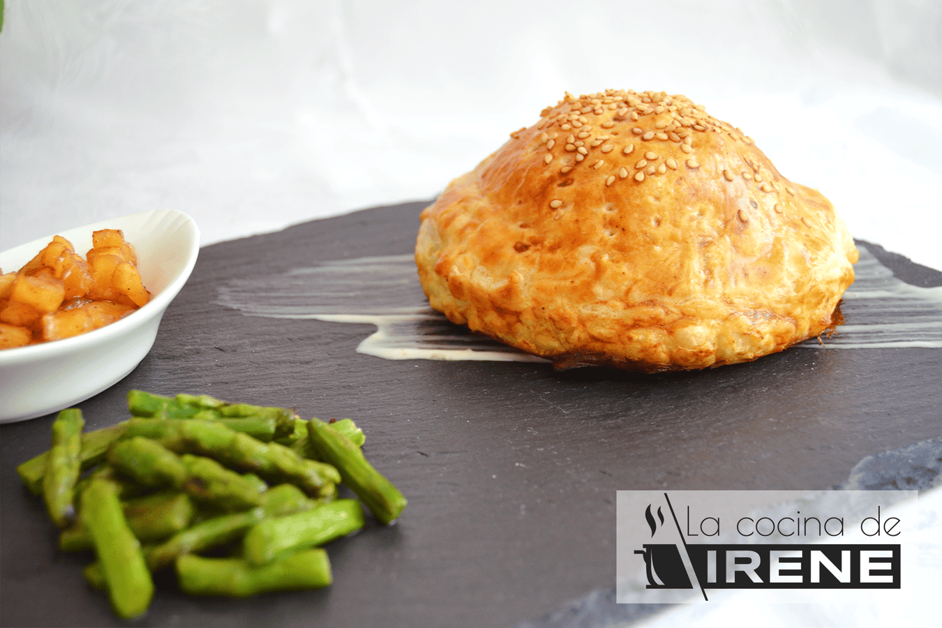 Hojaldres de foie y manzana caramelizada