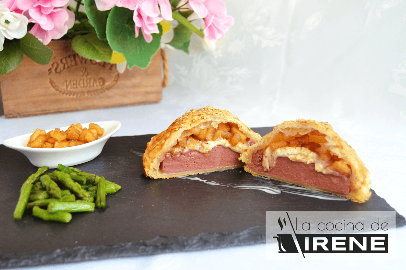 Hojaldres de foie y manzana caramelizada