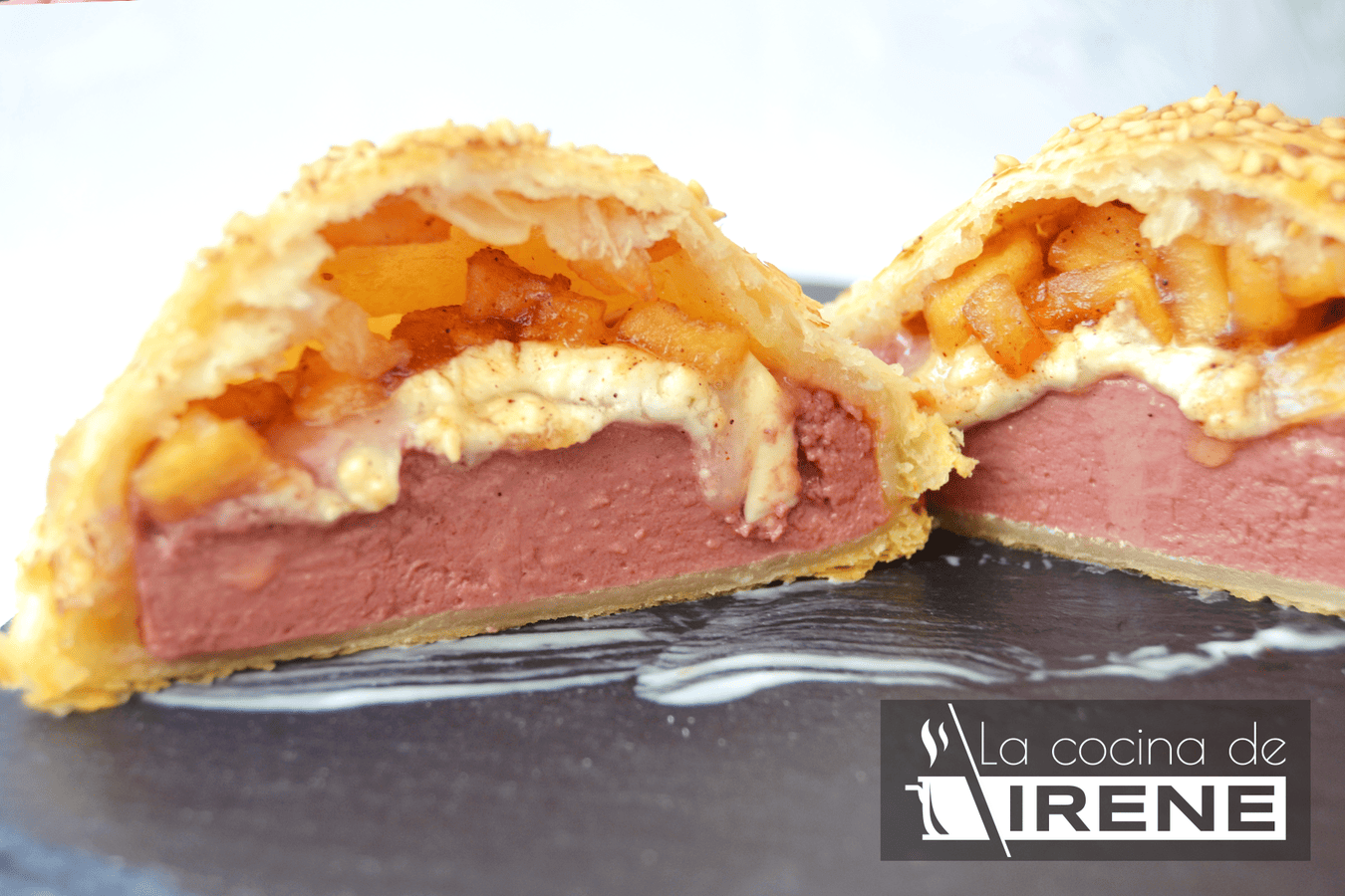 Hojaldres de foie y manzana caramelizada