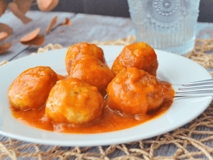 Albóndigas de pollo en salsa española